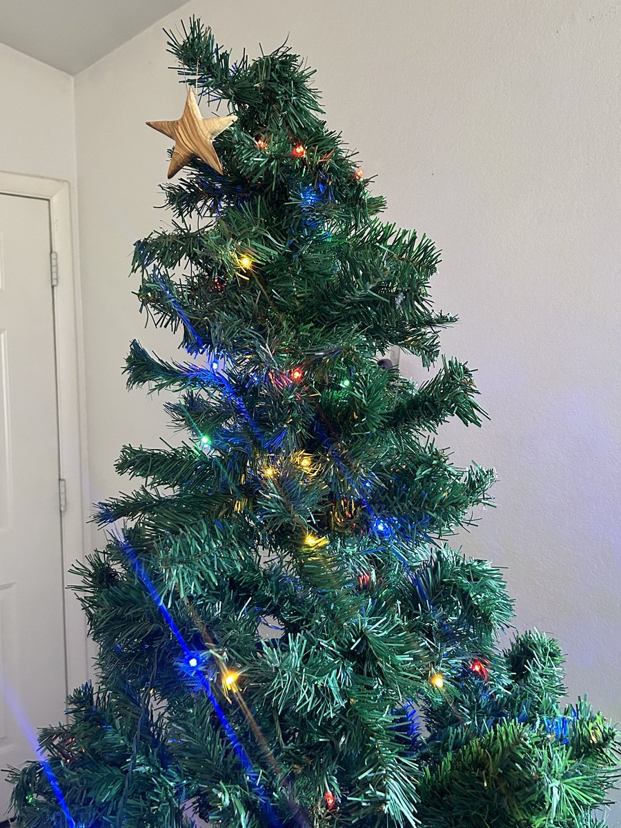 miserypuppy's tweet image. my family are atheist jews who don’t really celebrate christmas however our tree topper is our star ornament made from olive tree wood gifted to us from our good family friends in the west bank ❤️ may palestine be free and may all of you have a safe and happy holiday ❤️❤️❤️🫂🇵🇸