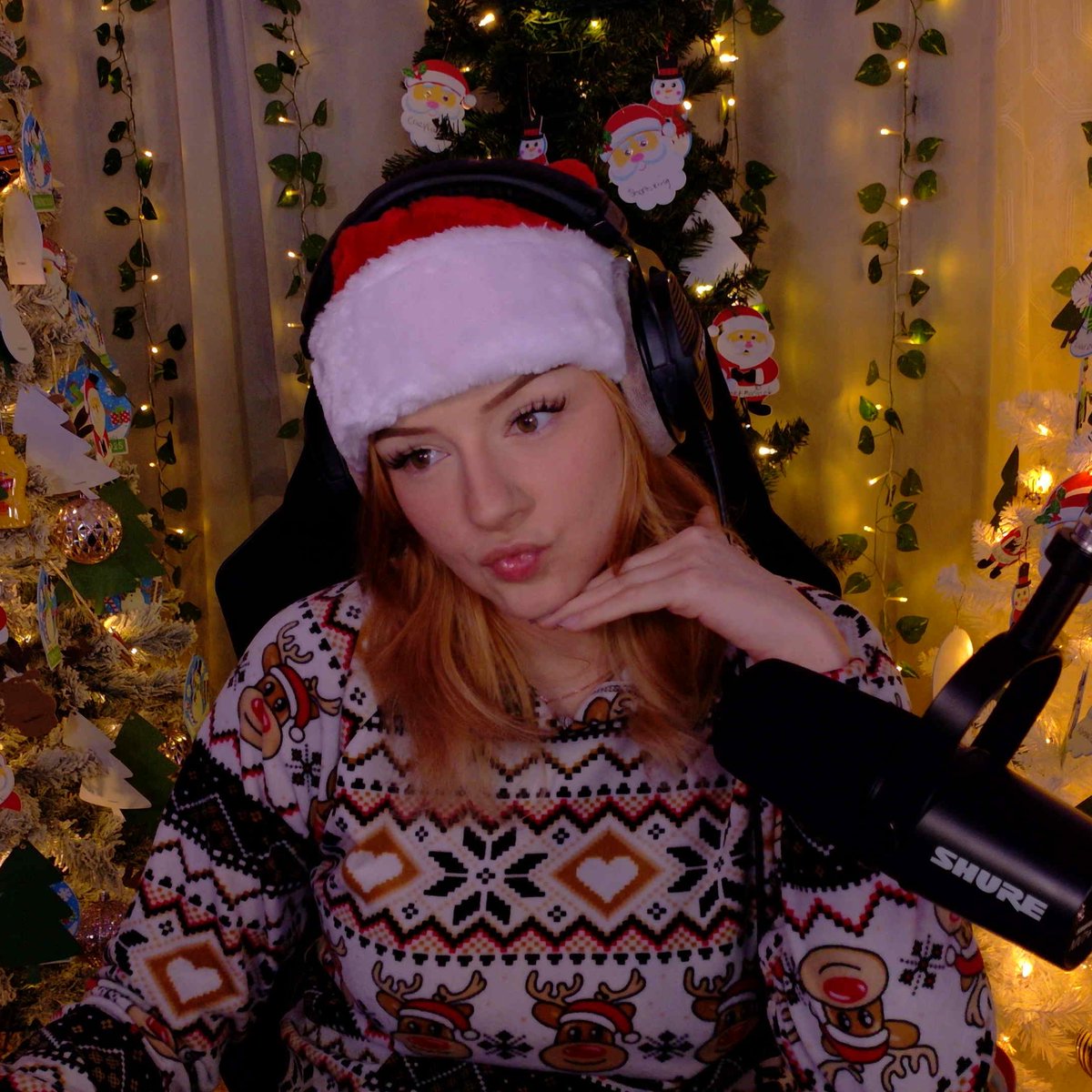 MERRY CHRISTMAS 🥰 If you guys need a place to hang out, feel free to hang with us!  Yapping and gaming today!
15 FOLLOWERS AWAY FROM 3K AHHHHH
twitch.tv/scarlettangelxo