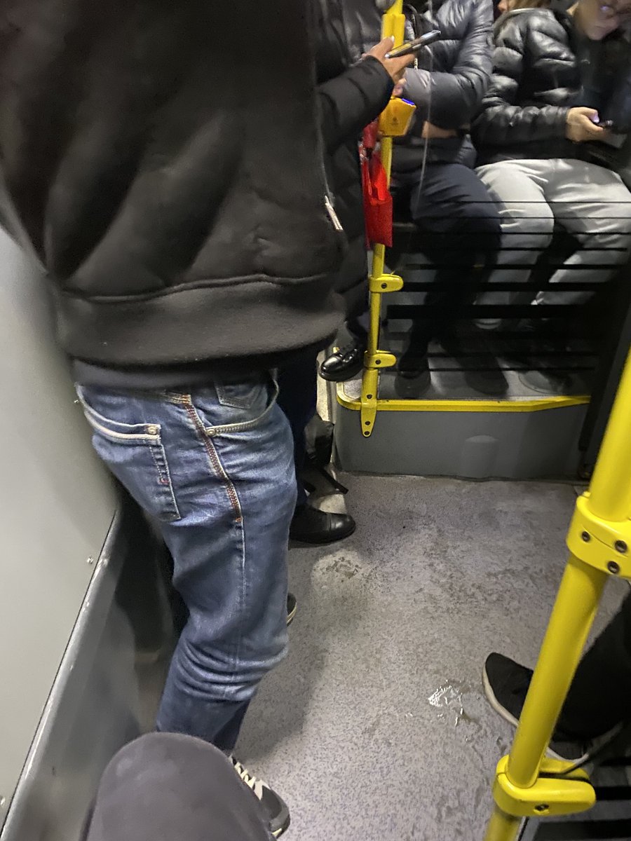 günün sonunda ne olursa olsun biz mutsuz veya yalnızız