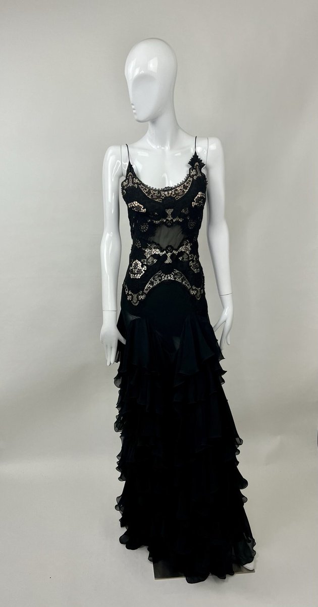 Michelle Obama in ✨️Alexander McQueen✨️ Spring/Summer 2005 for Christmas.🪡