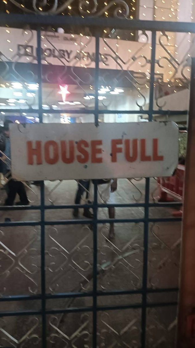 RockingNisu's tweet photo. House Full Today #Bhabhaba #dileep https://t.co/QfqAQB8aVv