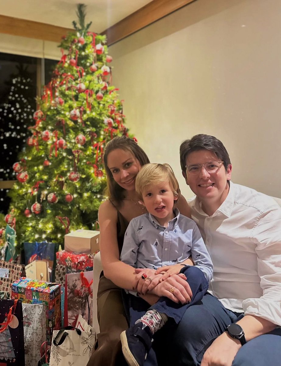 "Os filhos de Charlie Kirk e Miguel Uribe passarão seu primeiro Natal sem o pai, porque a esquerda radical os matou."

- <a href="/Idancausa/">Ignacio Dancausa</a>