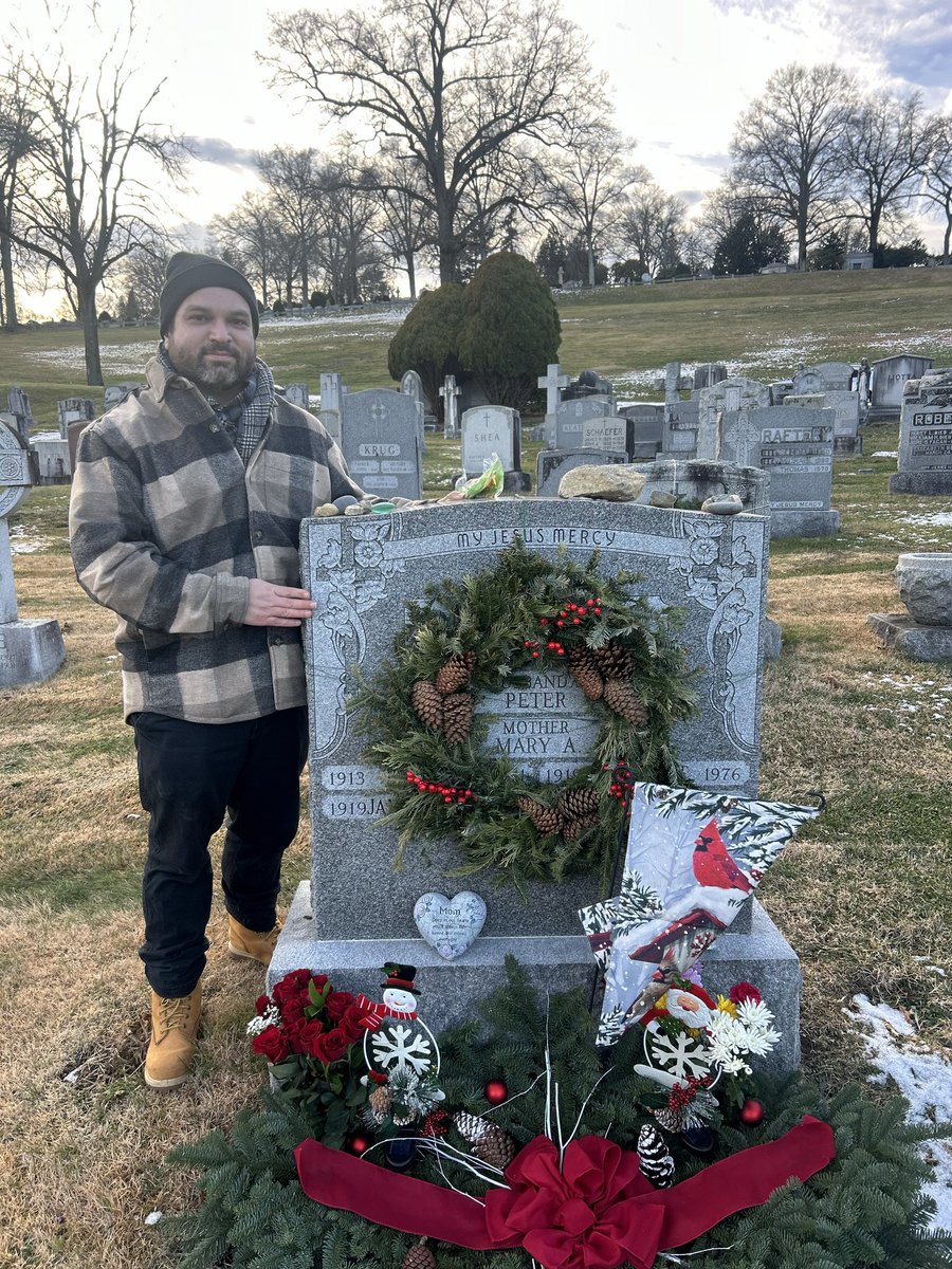 princegregorous's tweet image. Rosemary told me to tell you guys that she loves and misses all of you and to have a Merry Christmas