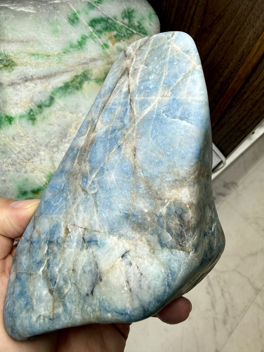 今日のヒスイは、 青はなぜか魅力的ですよね。 「入りコン沢の青翡翠