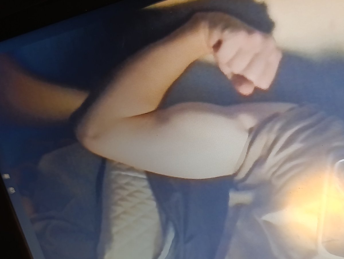 gangrighthere's tweet image. bicep laptop pics