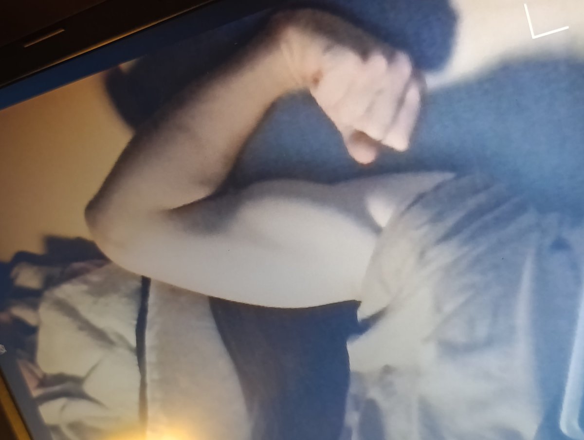 gangrighthere's tweet image. bicep laptop pics