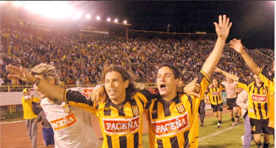 Volvimos la navidad, una fiesta atigrada🖤💛🐯
Hace 21 años, un 25 de diciembre de 2004, The Strongest se consagraba campeón en el Félix Capriles, por penales frente Oriente Petrolero.
