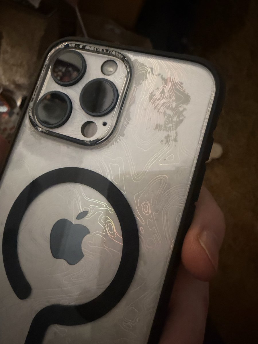 BrianD_CS2's tweet image. Yo @dbrand 

Please fix?