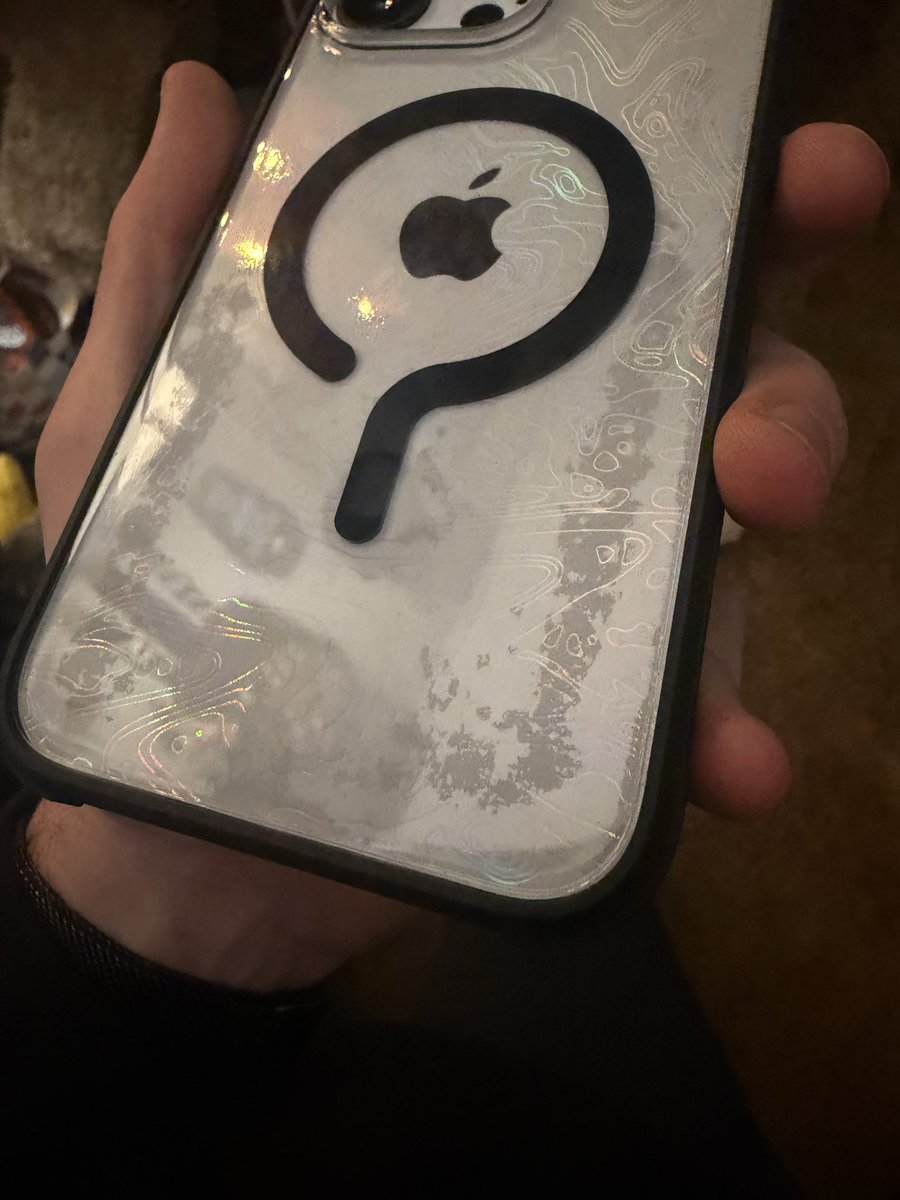 BrianD_CS2's tweet image. Yo @dbrand 

Please fix?