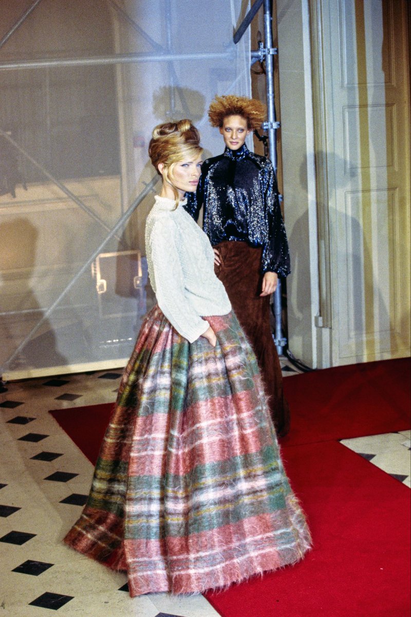 LegendaryLade's tweet photo. This Jean Paul Gaultier FW 1998 Couture look is the perfect Holiday vibe!

A cable knit sweater,  mohair tartan skirt and a glamorous updo!🔥 https://t.co/K460YrgxlE