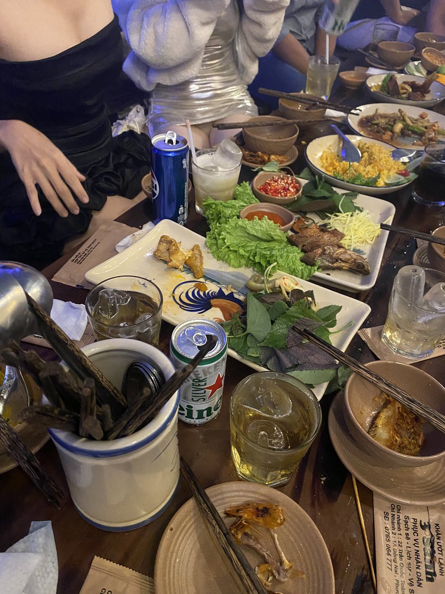 GinBossDom's tweet photo. T thề là t chỉ tập trung ăn nhậu 😌👌 https://t.co/zK7FhBjxTP