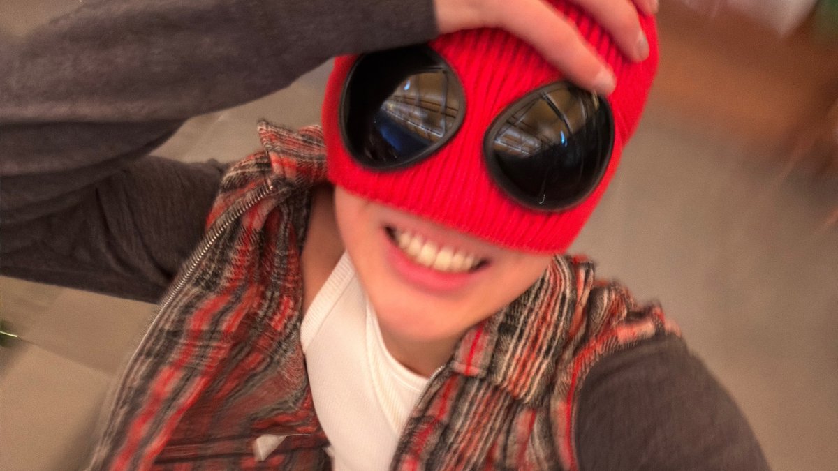 keonholds's tweet image. this type of keonho selca is my fav