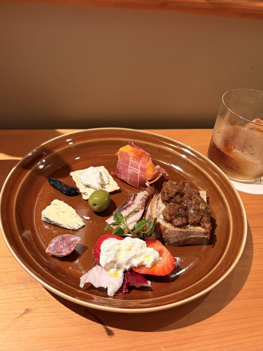 reinishikerry's tweet image. クリスマス🎄の夜はmenou さんで❤️本当に美味しかった😊
彼女の田んぼで採れたお米から作ったつきたてのお餅、いただきました❤️
#むつ市
#menou
#米作り
#女性シェフ
#代官山
#創作料理