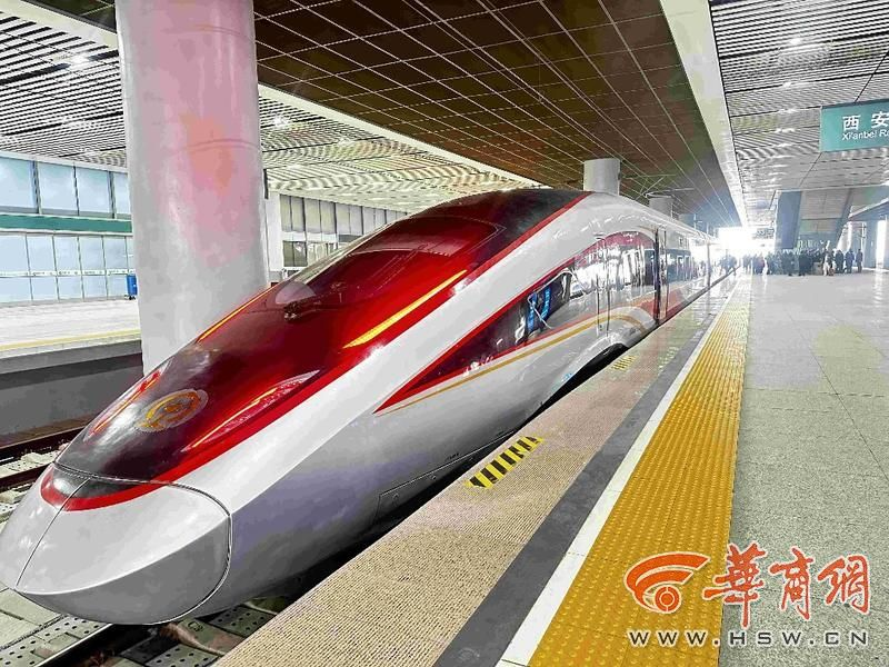 PDChina's tweet image. China, home to the world's largest high-speed rail network, has expanded its total operational mileage beyond 50,000 km with the launch of a new high-speed line on Friday. 
The 350km/h new line, spanning 299 km, links Yan'an, a sacred revolutionary heartland in northwest China's…