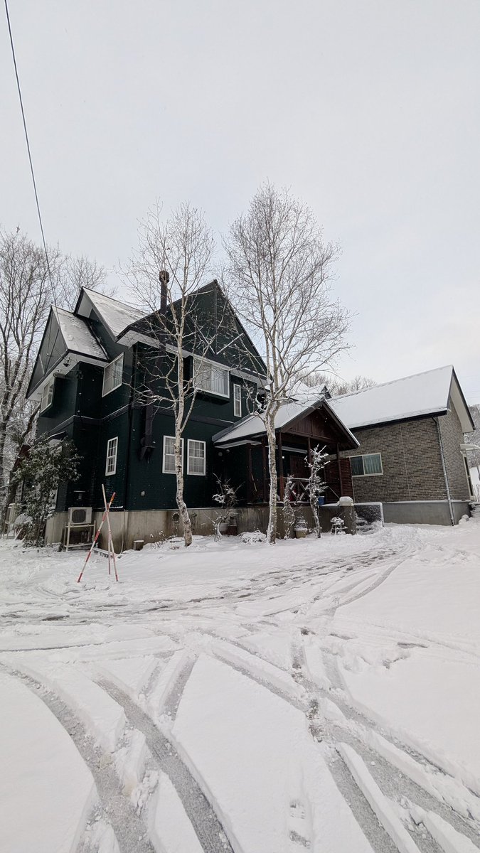 P_Green_Lake's tweet photo. 久しぶりに雪が降りました❄
最近雨☔ばっかりだったから
ここまま積もってくれたらいいな〜
(｡>人<) https://t.co/EVM9H3xGrX