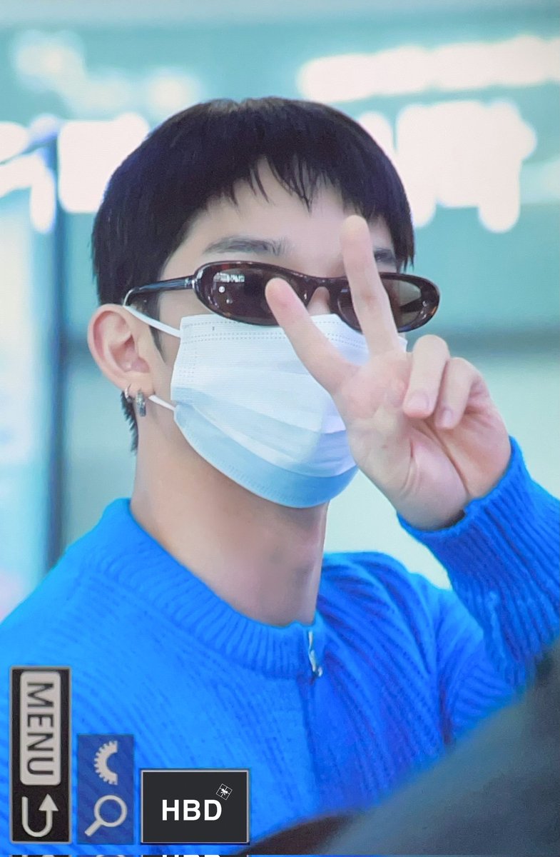 251226 출국
밤톨이 등장🌰💙
#배진영 #BAEJINYOUNG #ベジニョン