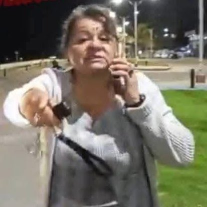 GildoGarzaMx's tweet image. #Veracruz | La detención del reportero Rafa León es arbitraria y deja en evidencia el uso discrecional del aparato de justicia para castigar al periodismo crítico.

Rafa no cometió un delito: documentó un hecho de interés público en el malecón de #Coatzacoalcos, donde se vio…