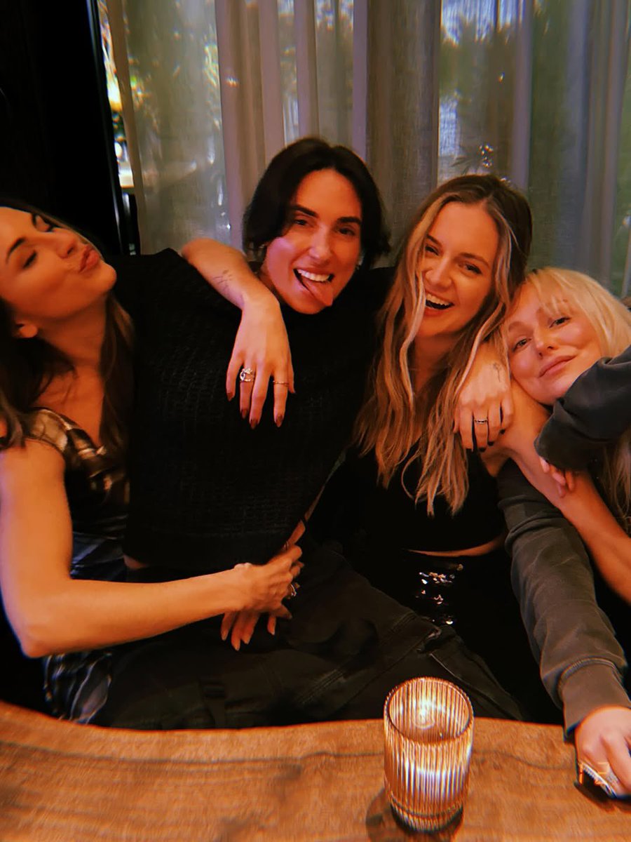 Kelsea Ballerini tweet media