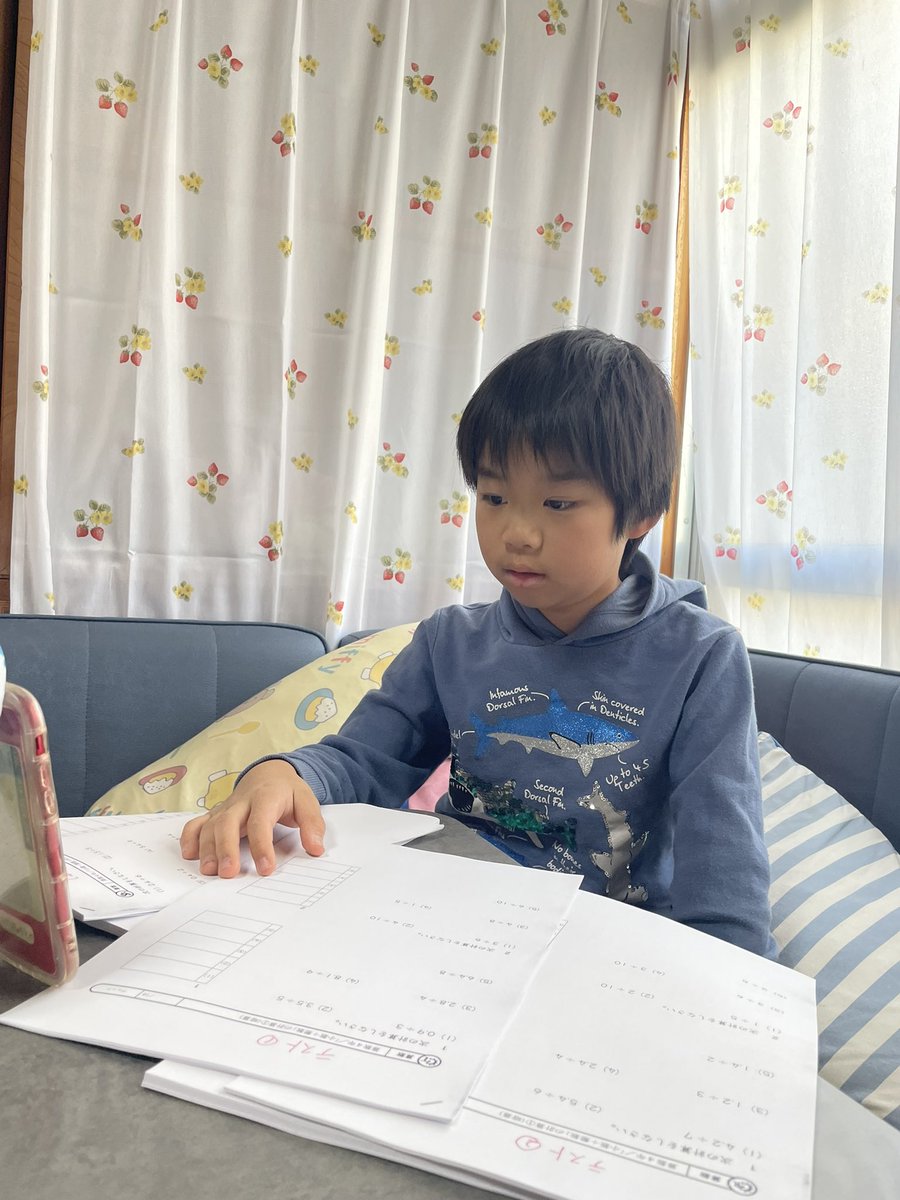 ichigohimewith's tweet photo. 小学生向けの学習塾で論理的算数を息子が体験しました。
オンラインやから全国どこからでも受講できる。
先生が素晴らしい教え方で、ほんまわかりやすかった。褒めながら伸ばしてくれる。
公式や暗記に頼らず、論理的に考える力を育てるキッズブレイン式算数。
https://t.co/7Ztzef80xw
PR
#kidsbrain https://t.co/XH8bxFpDy4
