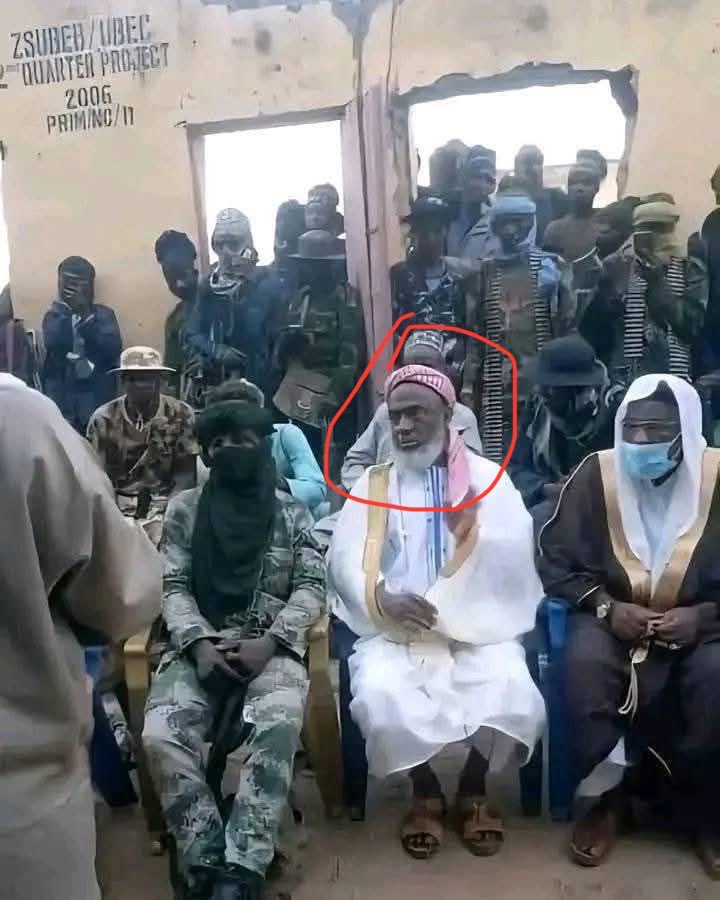 steve_ocj's tweet image. Dear Trump, please don't forget to send a drone to wherever sheik Gumi is hiding. He is a terrorist that must be killed too.

....
ISWAP Bomb chief of staff The United States