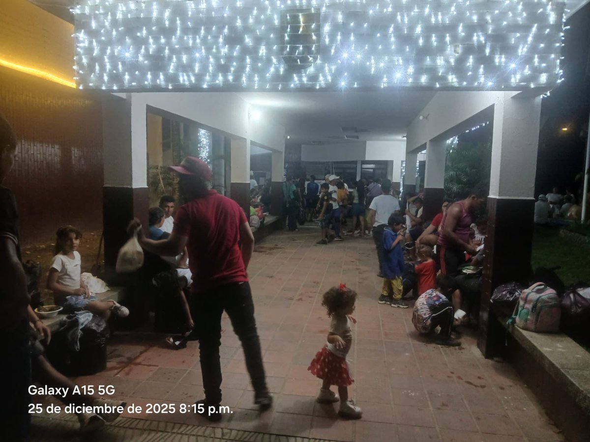 jhonjacome's tweet image. #ATENCIÓN A esta hora más de 150 personas, incluidos bebés de escasos días de nacidos, se encuentran en la Alcaldía de Tibú buscando refugio tras huir de los graves enfrentamientos que se registran desde ayer sobre la vía a La Gabarra, especialmente en los kilómetros 14, 16 y 25.…