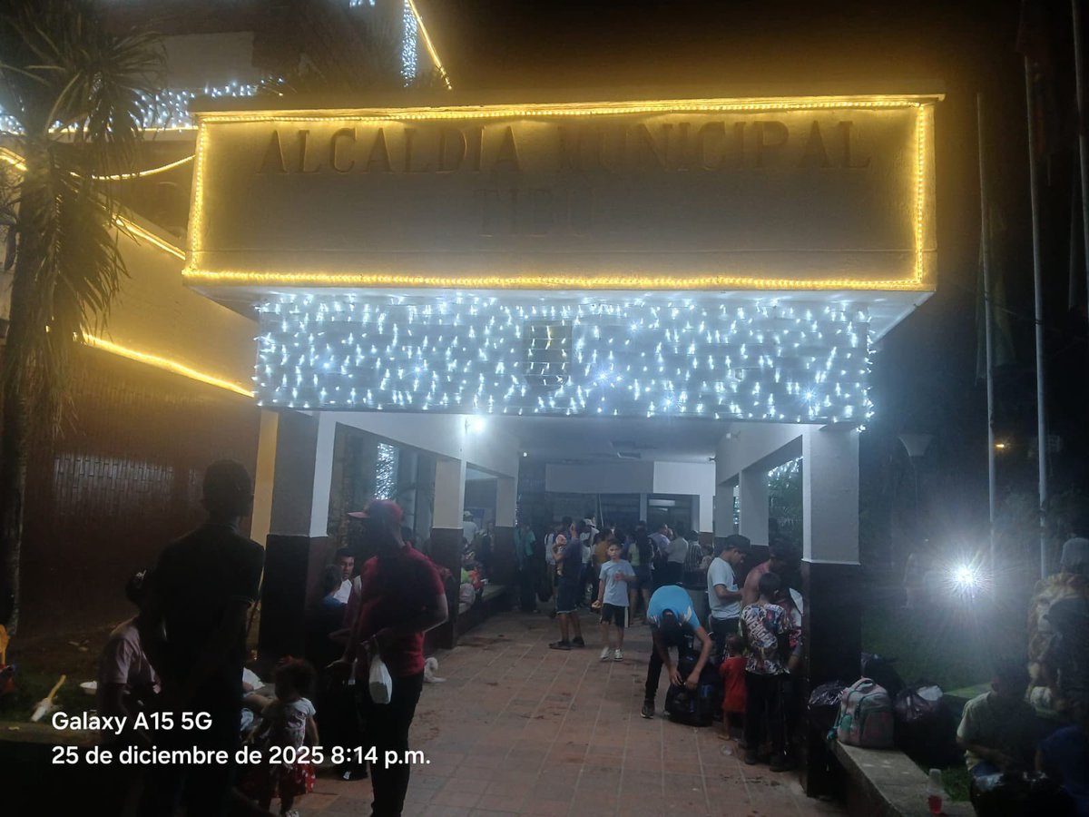 jhonjacome's tweet image. #ATENCIÓN A esta hora más de 150 personas, incluidos bebés de escasos días de nacidos, se encuentran en la Alcaldía de Tibú buscando refugio tras huir de los graves enfrentamientos que se registran desde ayer sobre la vía a La Gabarra, especialmente en los kilómetros 14, 16 y 25.…