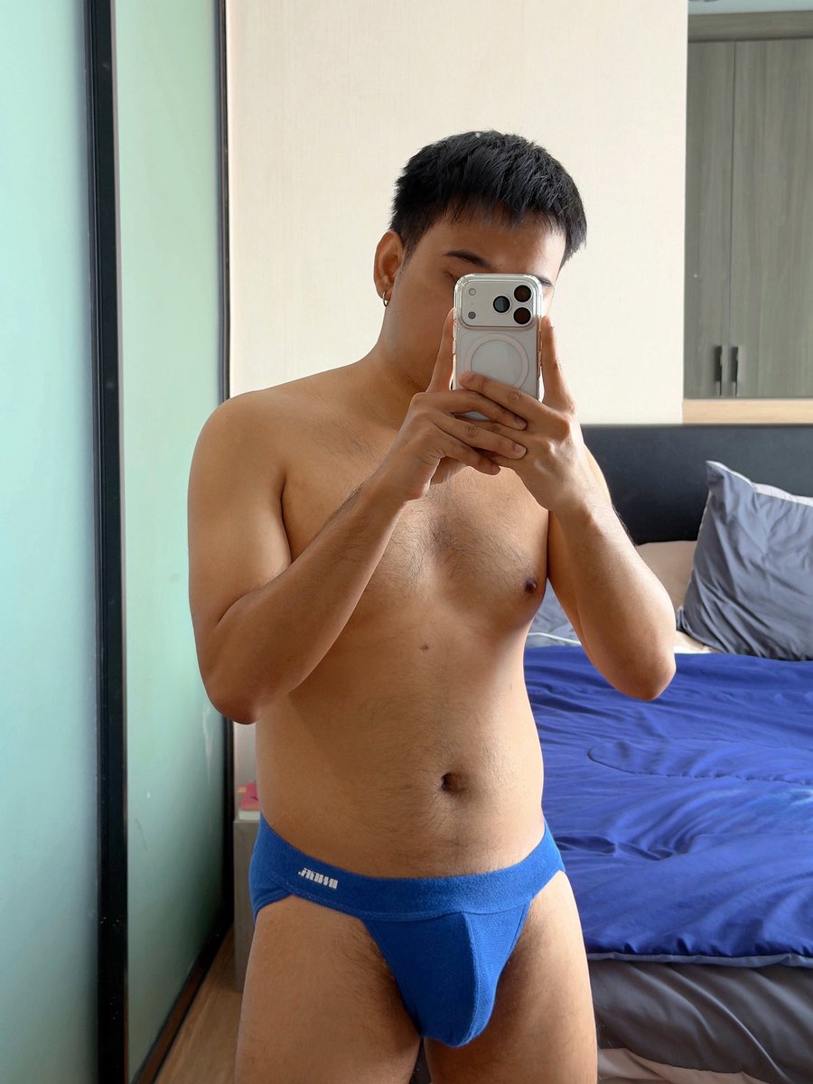 ไหน ๆ ลองสีน้ำเงินหน่อย 💙🫣