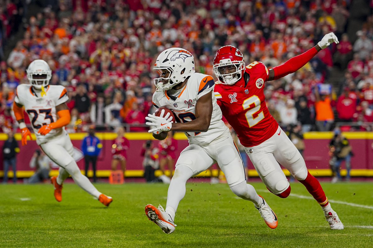 Broncos: - 36 Total Plays - 151 Total Yards - 19:17 Time of possession  Chiefs: - 21 Total Plays - 79 Total Yards - 10:43 Time of possession The  Chiefs lead 7-6 at the half