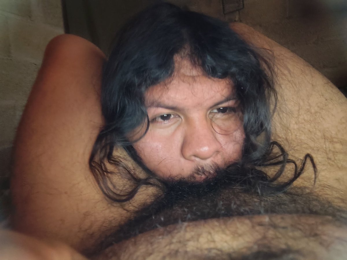 Meaty_Bear's tweet photo. Poniéndole bigote y barba a mi Santa Claus. Hemos estado ausentes, Pero pronto habrá contenido exclusivo y aún más cachondo. Les deseamos feliz navidad.

Si te gusta lo que hacemos regalamos un ♥️ y un 🔁 para más contenido 🐻🐺💖

#gay #bear #gaybear #gayporn https://t.co/PEzdjOGVzu