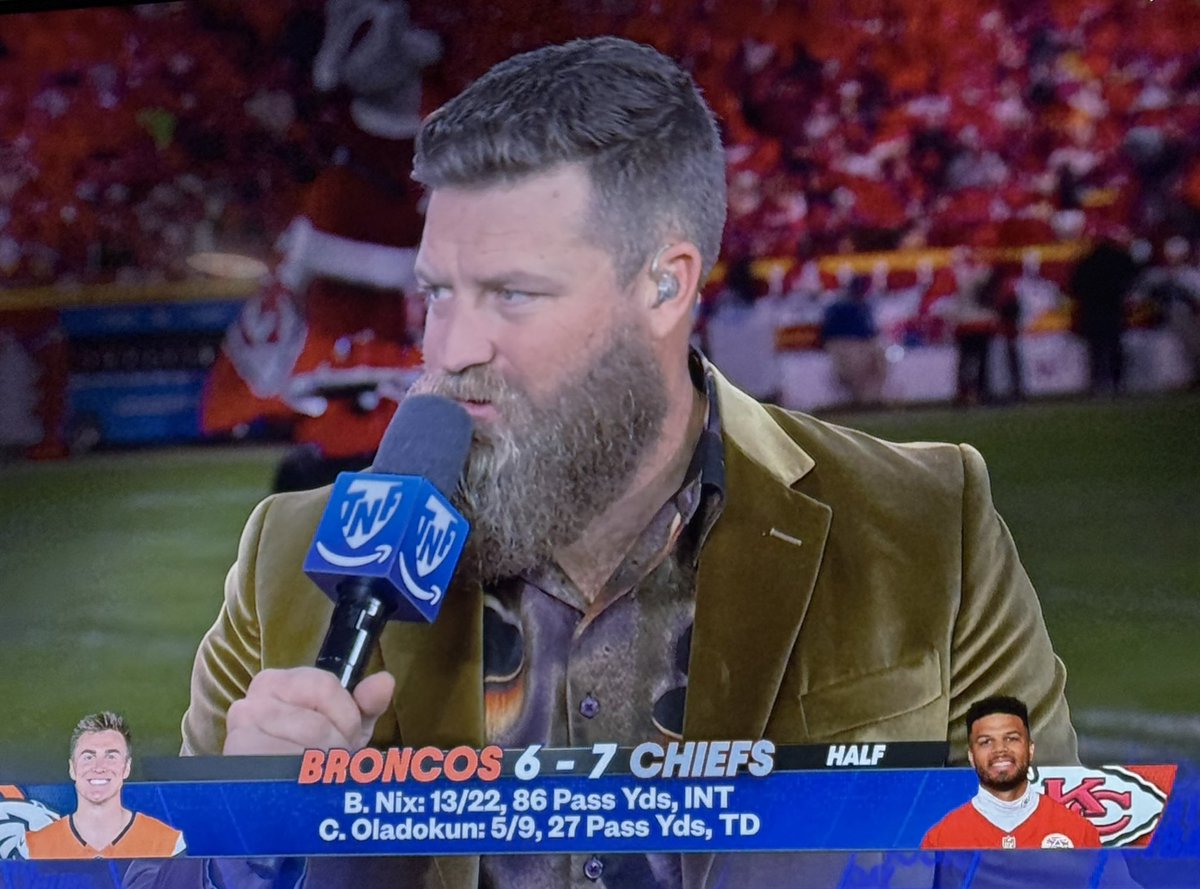 My 8 and 5 year old are watching football with me, and all my son got out of this was…

“Hey…look it’s 6-7.” 🤦🏻‍♂️😂 #TNFonPrime