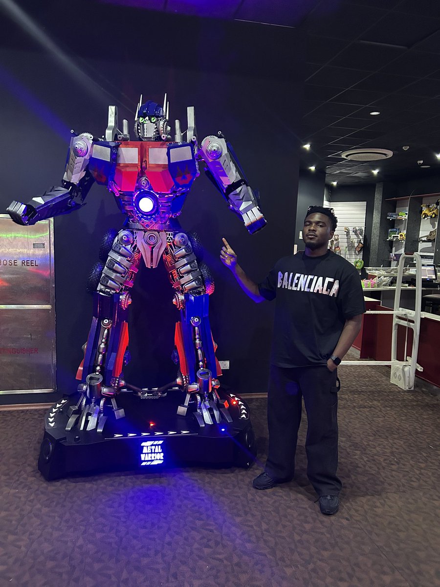 Heis_Green's tweet image. If anyone had told me at the start of 2025 that I’d begin building my own startup, I wouldn’t have believed them.

But here we are.

My 2025 Recap 🚀

• Graduated from Caleb University with a BSc in Biochemistry (4.13 CGPA)
• Built a health &amp;amp; fitness tracking app using Spring…