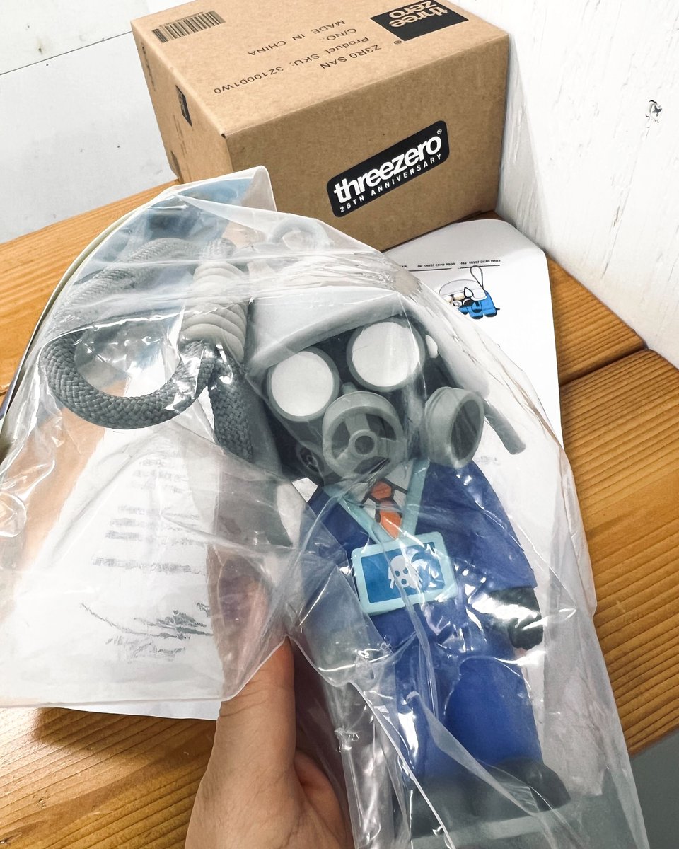 threezero さん 25周年おめでとうございます🎉 ＼ 記念品ソフビ「Z3RO