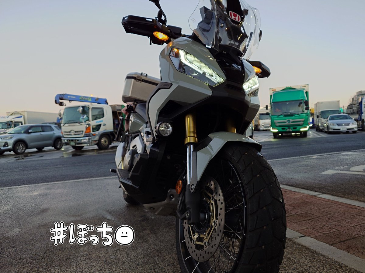 NeoKaraage's tweet photo. 今年最後の朝かツーリング
一人だとワンリングかな🛵

強風で焦る🍃 https://t.co/ul8zGlGm35
