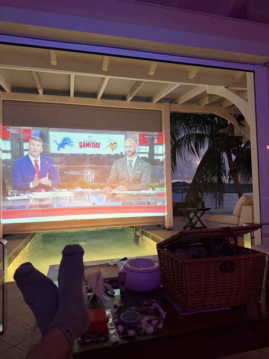 balderol's tweet photo. Watching #NFLonNetflix from St Barthelemy! https://t.co/QFyA6Ui2gQ