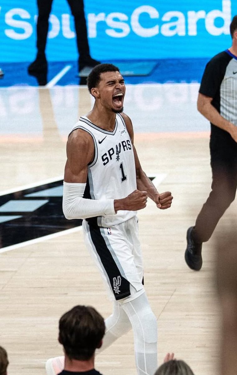 TheHoopCentral's tweet photo. Victor Wembanyama today:

19 Points
11 Rebounds 
2 Assists 
6/12 FGM
2/3 3PM
5/5 FTM
+13 +/-
26 Minutes https://t.co/u7v6oKYuBH