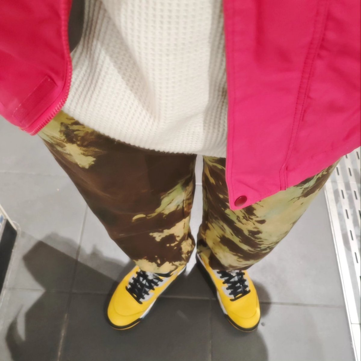 kusoyaro0812's tweet image. 今日のクツ野郎
おはようございます☀
〜ちょいと風がBLOWIN' 編〜
cap : CA4LA
tops : THE NORTH FACE
inner : UNIQLO
pants : EVISEN
shoes : AIR JORDAN 5  " TOKYO 23 "

#tnf #tokyo23 #古着 #古着好きな人と繋がりたい #スニーカー好きな人と繋がりたい