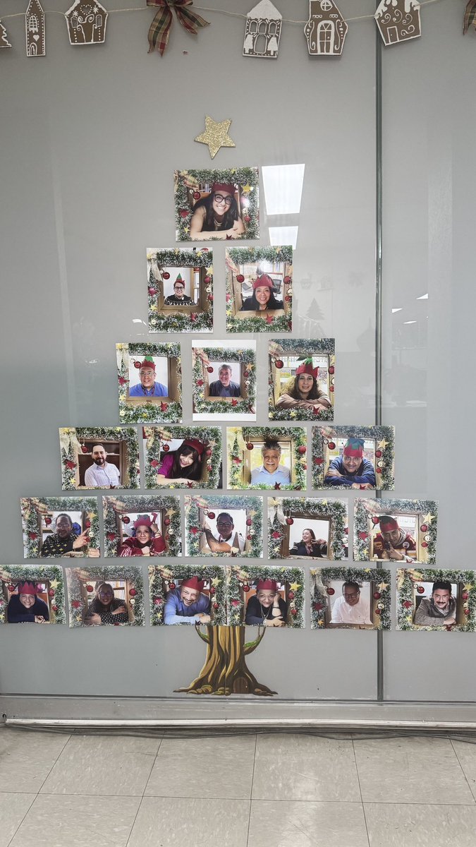 Luis_DavidHR's tweet photo. 🌟 ¡Felices Fiestas, equipo ISSSTE! 🌟

Llegó la Navidad y con ella la oportunidad de agradecer el gran esfuerzo de la Dirección Médica y de cada uno de ustedes. El trabajo en equipo es el motor que nos permite brindar una atención de calidad y con sentido humano a nuestros pacientes. ❤️🩺

Nuestra misión es clara: mejorar cada día. Gracias por sumarse a este esfuerzo coordinado para que la familia ISSSTE reciba siempre lo mejor. 🕊️💪

¡Que la paz y la salud reinen en sus hogares! 🎄🎁