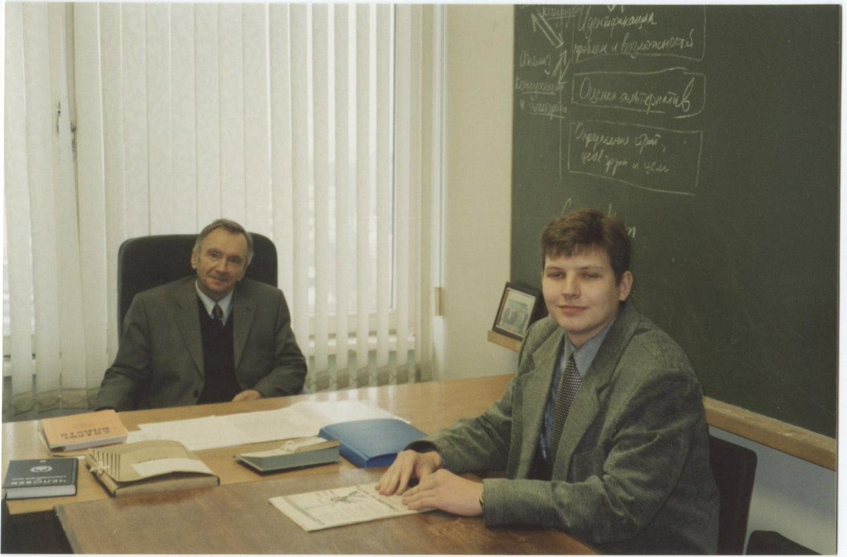OsinkinSA's tweet photo. 26 декабря исполняется 85 лет со дня рождения русского мыслителя Александра Сергеевича Панарина (1940-2003). Профессор МГУ. Солнце русской политологии. 
Потрясающий человек! Удивительно точные прогнозы. Поразительно актуальные высказывания. Мужественная гражданская позиция. https://t.co/gY1IULSx5a