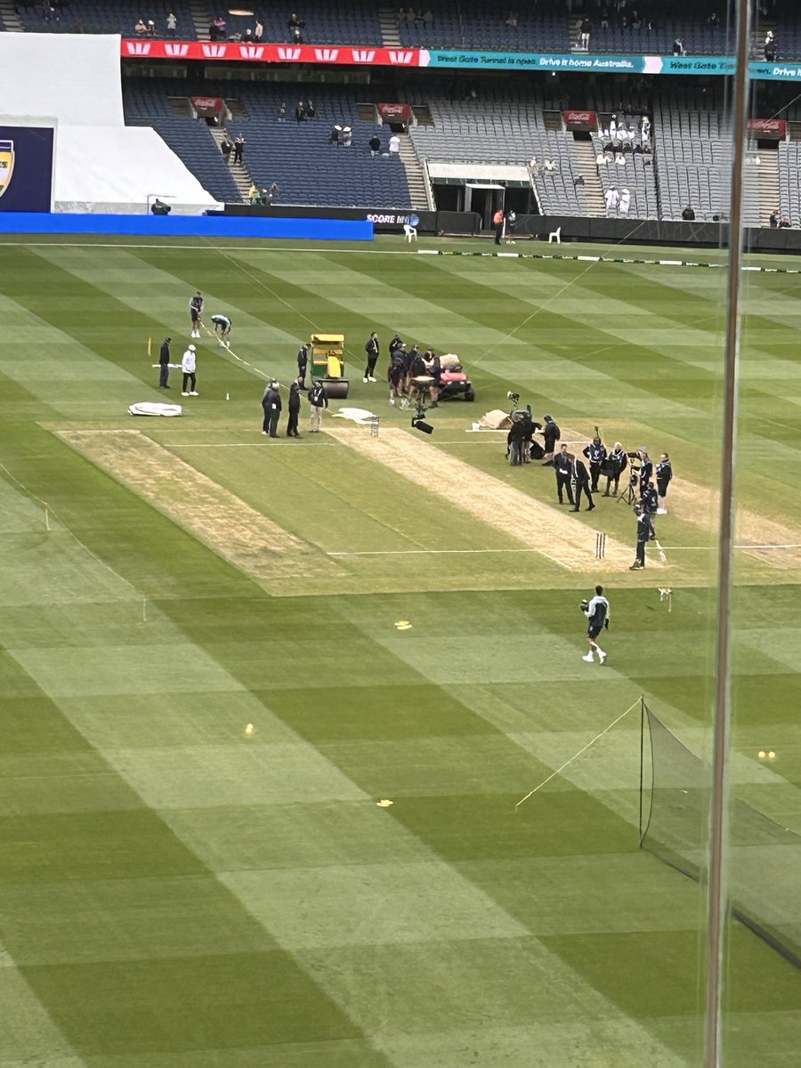 Tom Decent tweet media