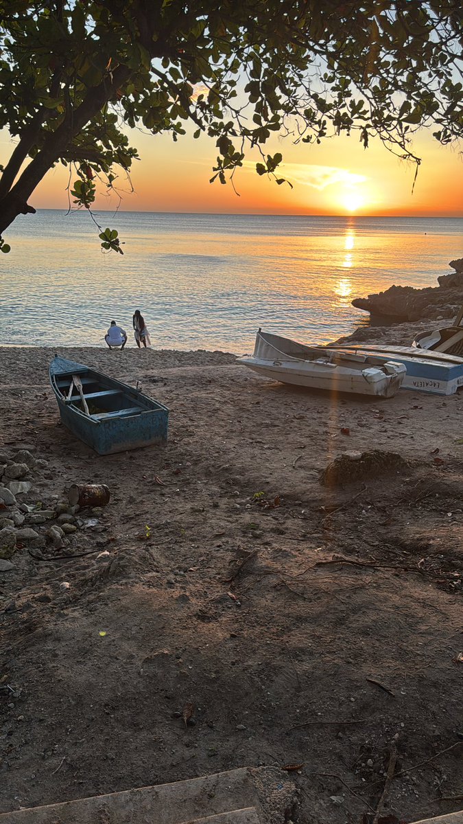FerminUbri's tweet photo. Qr dar, gracias por este año lleno de aventuras, lleno de batallas de caídas de lgr y sobretodo de buenas amistades, quiero agradecer a Dios con mi familia por cada día y por este nuevo año que vn en camino, gracias a Dios por las buensamistad que me ha concedido @GARCIAAYBAR27 https://t.co/W6Ei941kSU
