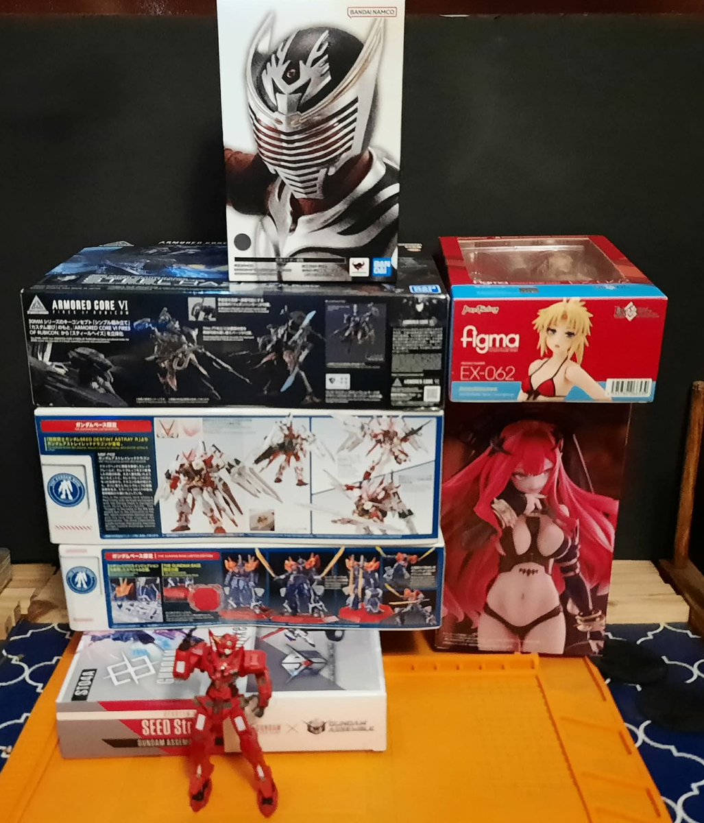 PyroArden's tweet photo. PYRO ARDEN'S FINAL LOOT HAUL OF THE YEAR. https://t.co/l1UOhNXeor via @YouTube 
#gunpla #gundam #fgo #kamenrider https://t.co/jT45hjA1fl