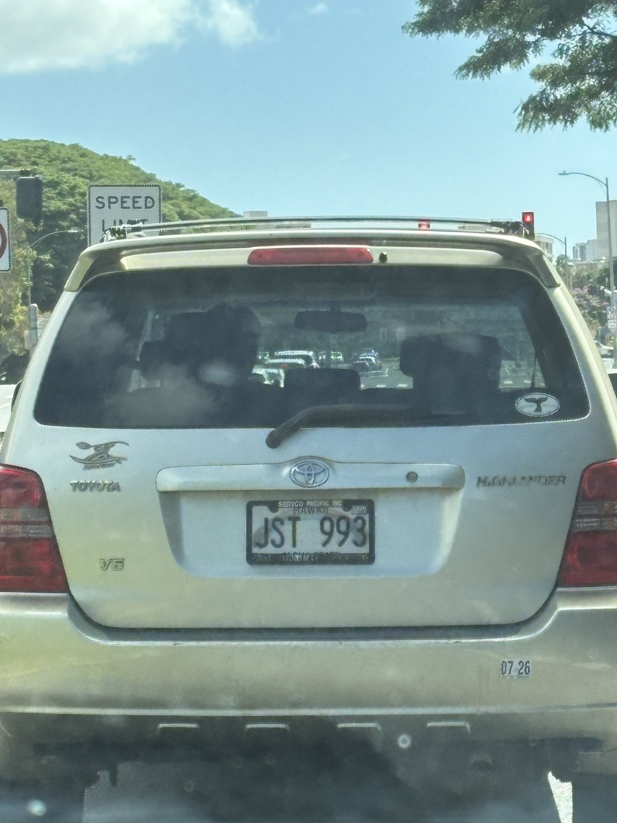 Dude! I would like to remind you to drive with pedestrian safety in mind first! #BadDriversHawaii_ JST993 #JST993