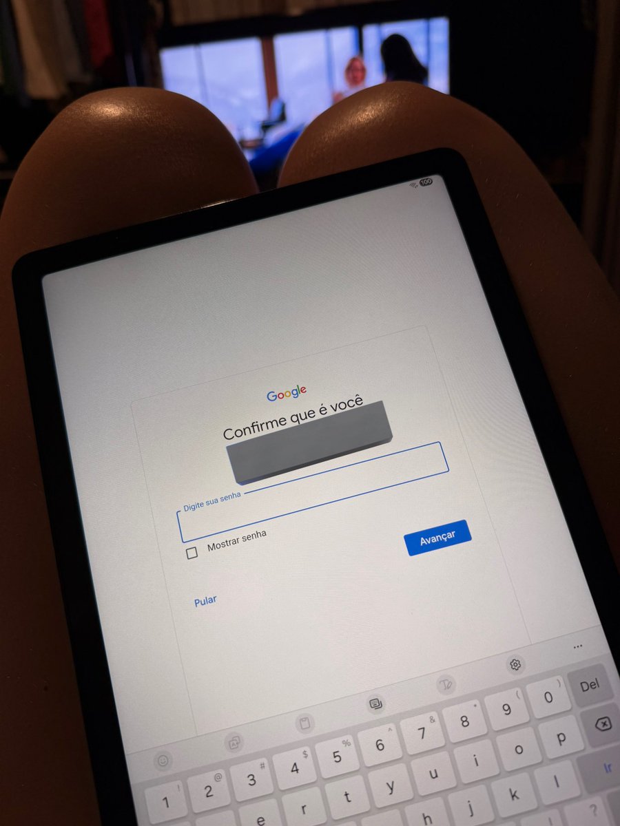 mariguilherme's tweet photo. Dei um tablet de Natal pra mamãe, e chegamos naquele momento que eu me lasco! https://t.co/v5rdydOxhc