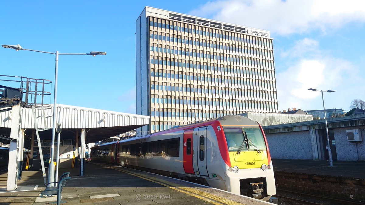anamyd1's tweet image. Great Western Railway 175001 at Liskeard and Plymouth railway stations, some GWR interior stuff on 175001, and a view out of the window of 175001 coming into Saltash, all on 2C26 1340 Plymouth to Penzance on Fri 19/12/25 (only the 5th day of GWR 175 passenger service). #class175