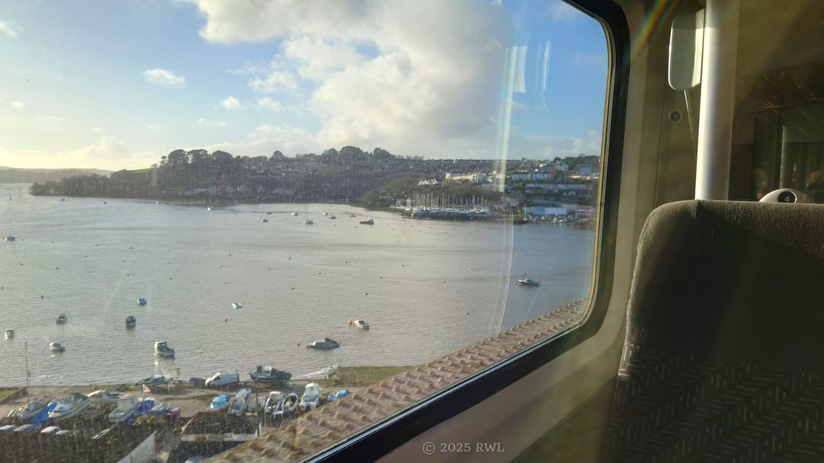 anamyd1's tweet image. Great Western Railway 175001 at Liskeard and Plymouth railway stations, some GWR interior stuff on 175001, and a view out of the window of 175001 coming into Saltash, all on 2C26 1340 Plymouth to Penzance on Fri 19/12/25 (only the 5th day of GWR 175 passenger service). #class175