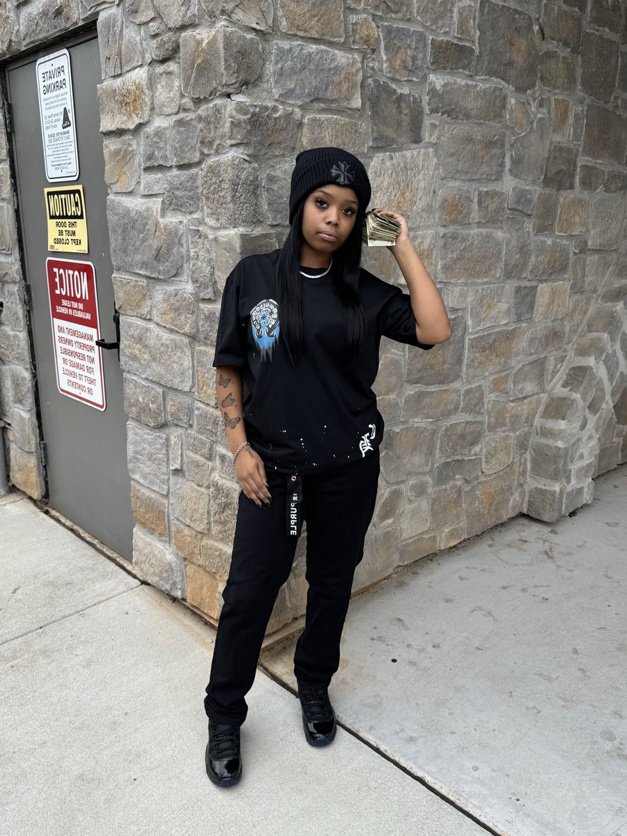 prettylilmoraa's tweet image. #Flyshit