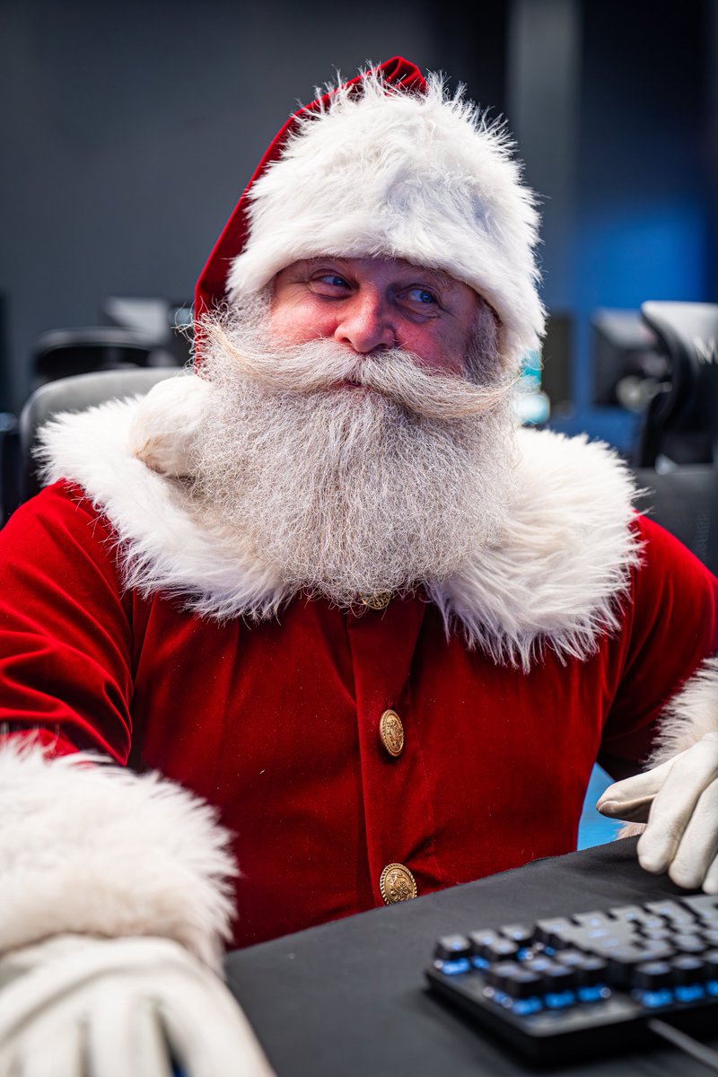 gameatlua's tweet image. We wish everyone happy and cheerful holidays ☃️🎄. Have a blast with the new gifts, feel the love, and hopefully you got exactly what you asked for! 🎉🎅🏼