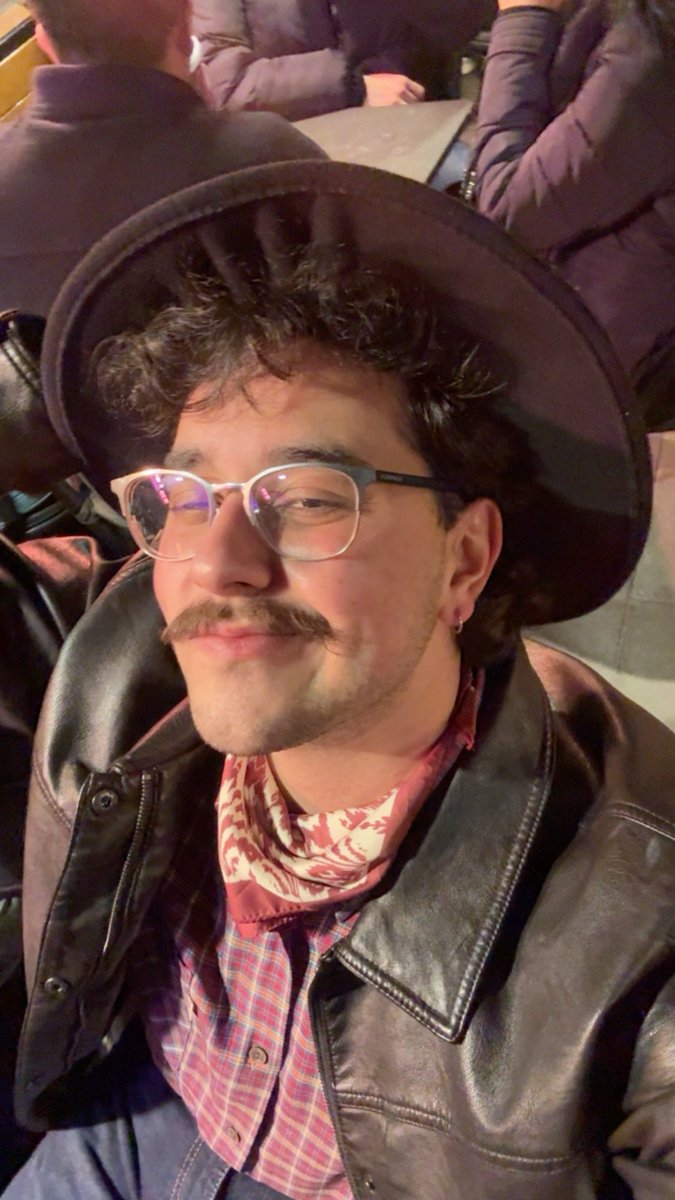 Cutest cowboy ever oldum ama kimse kostumume gereken degeri vermedi aglicam…