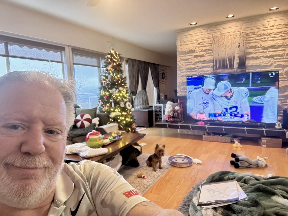 Apocalypse_Ned's tweet photo. Watching from Kelowna BC we can’t wait to see Snoop Xmas on our new tradition of #NFLonNetflix !!!!! https://t.co/eKqyIq17GI