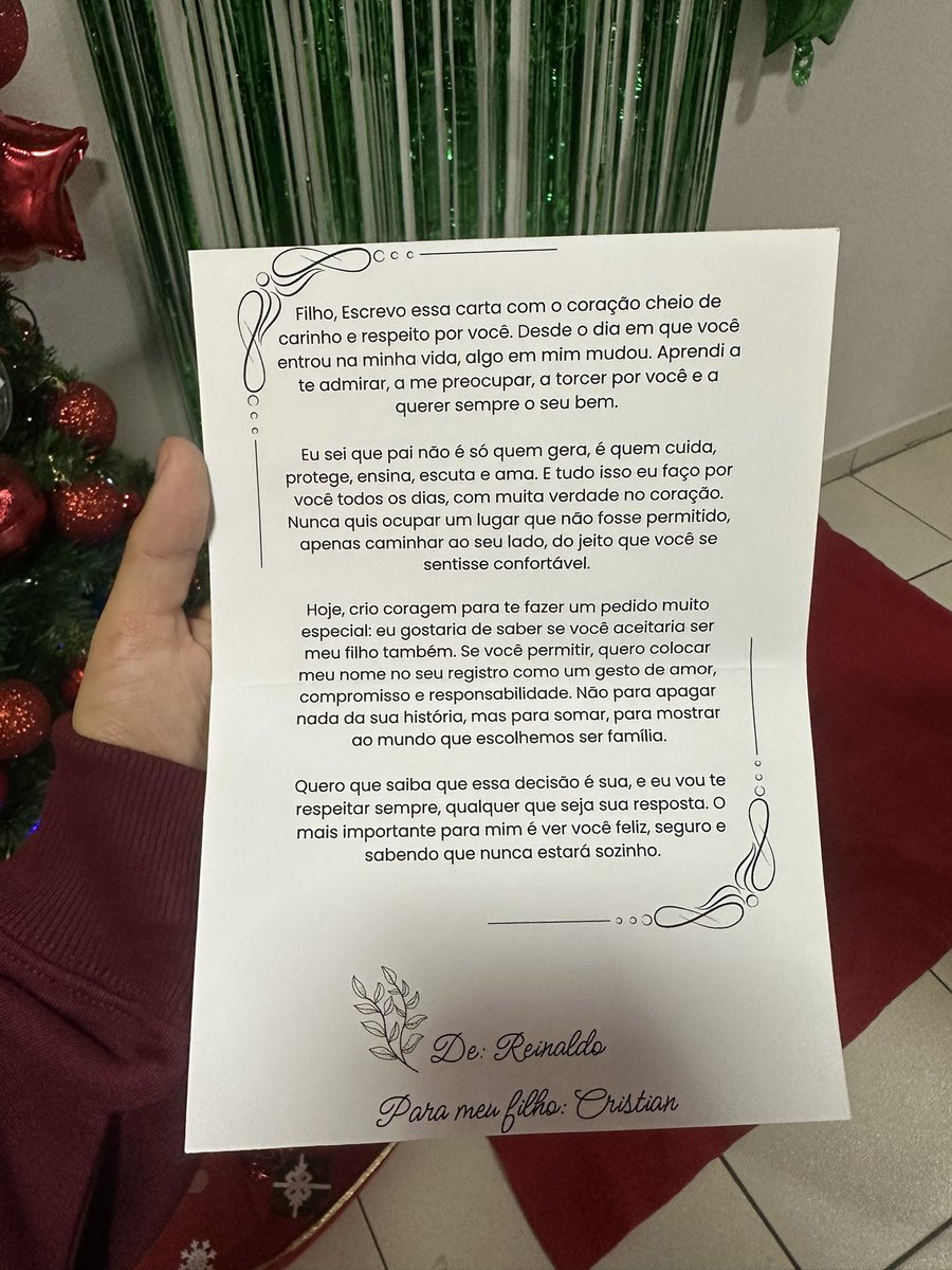 menormc1_'s tweet photo. Meu padrasto tá comigo desde quando eu era criança e ontem no natal ele me deu o sobrenome dele. Foi o melhor presente que eu poderia ter recebido. 🙇🏽‍♂️❤️ https://t.co/LAuC8nh5mB